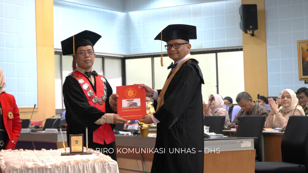 Hari ini, Unhas Kukuhkan Guru Besar Bidang Ilmu Manajemen dan Bidang Ilmu Kecerdasan Buatan