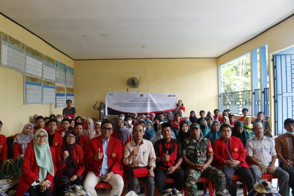 <em>Fakultas Ekonomi dan Bisnis Unhas Perkuat Literasi Bisnis dan Keuangan Melalui Bina Desa</em>