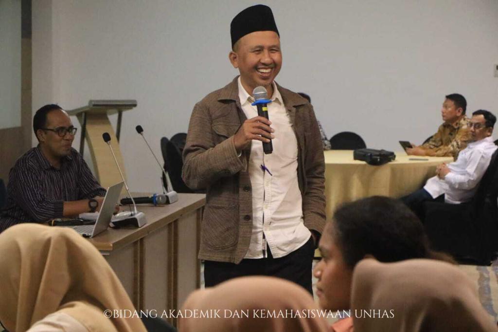 Beri Kuliah Umum di Unhas, Pakar Biotechnology Engineering Prof Maizirwan Bahas Pentingnya Energi Baru Terbarukan