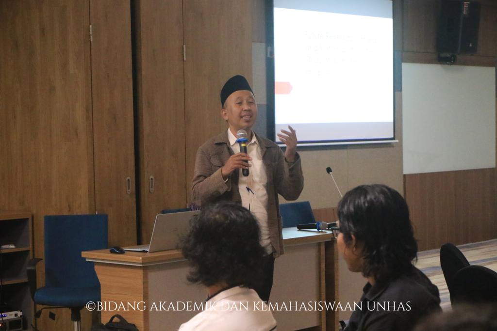 Prof. Maizirwan Pakar Biotechnology Engineering Bahas Pentingnya Energi Baru Terbarukan di Unhas