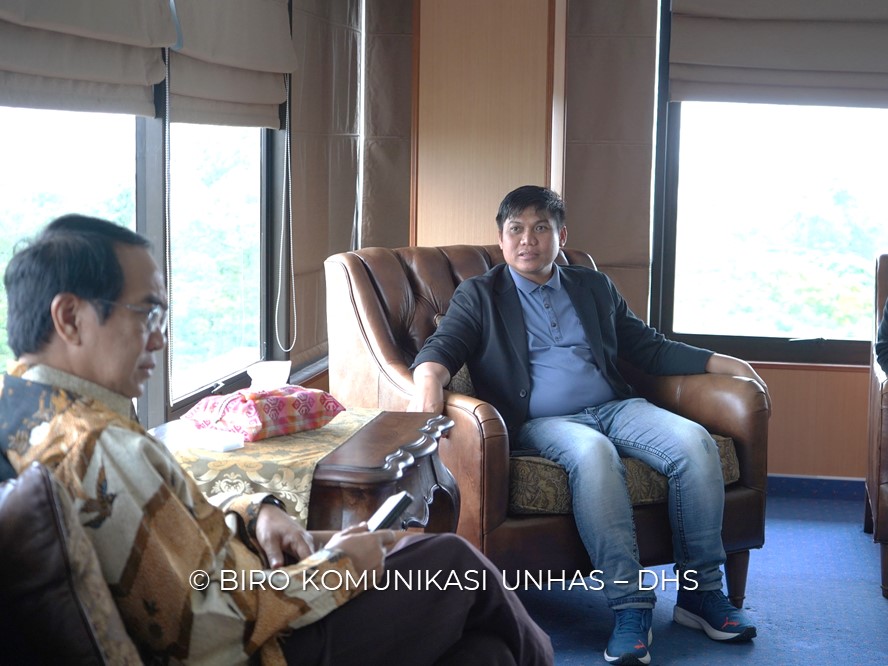 Rektor Universitas Hasanuddin menerima kunjungan rombongan PT. Telkomsel Region Sulawesi dalam rangka membahas program kerja sama yang akan dilakukan untuk mendorong kapasitas mahasiswa melalui program Merdeka Belajar Kampus Merdeka (MBKM).