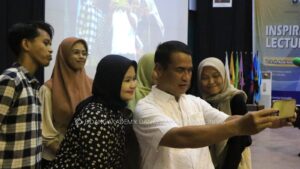 Andi Amran Sulaiman Beri Inspirasi Berwirausaha ke Mahasiswa Unhas dalam Inspiring Lecture