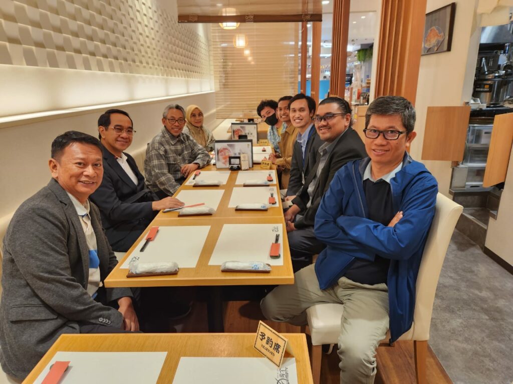 Berkunjung Ke Jepang, Prof. JJ Bertemu Alumni dan Dosen Unhas Studi Lanjut