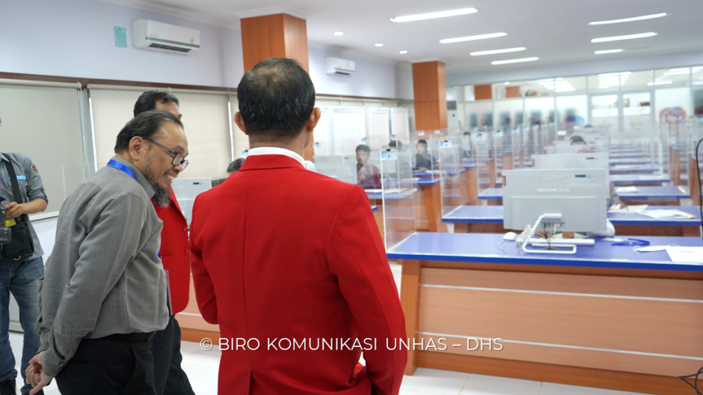 Jajaran Pimpinan Lingkup Unhas Tinjau Hari Pertama Pelaksanaan UTBK-SNBT 2023