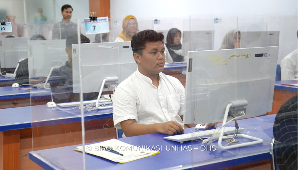 Jajaran Pimpinan Lingkup Unhas Tinjau Hari Pertama Pelaksanaan UTBK-SNBT 2023