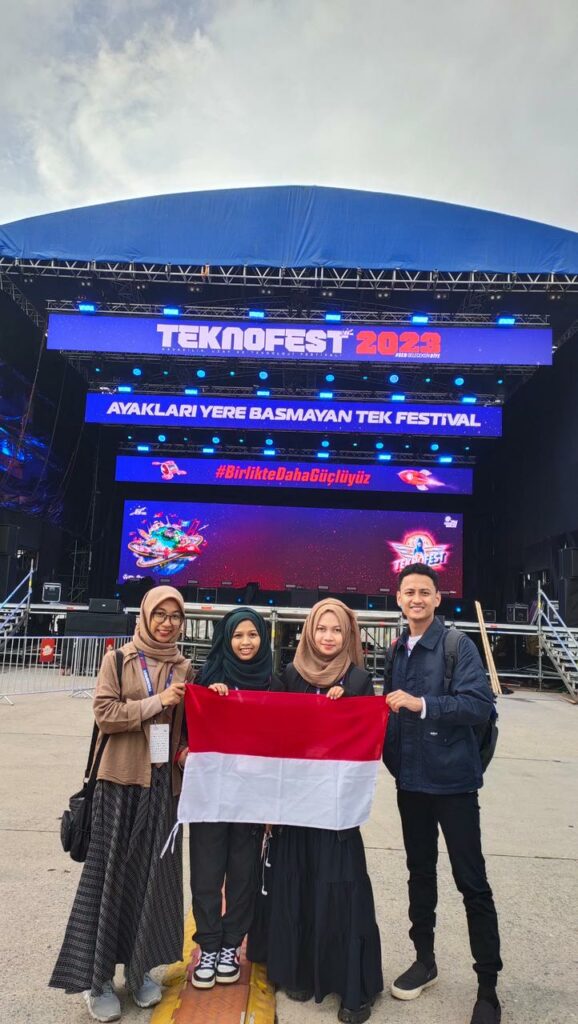 Pamerkan Inovasi Komik La Galigo, Mahasiswa Unhas Raih Silver Medal di Teknofest 2023 Turki