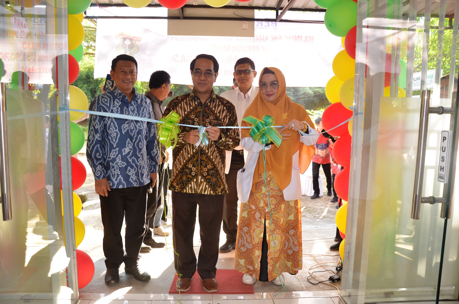 Unhas Resmikan Dua Klinik, Permudah Akses dan Layanan Kesehatan