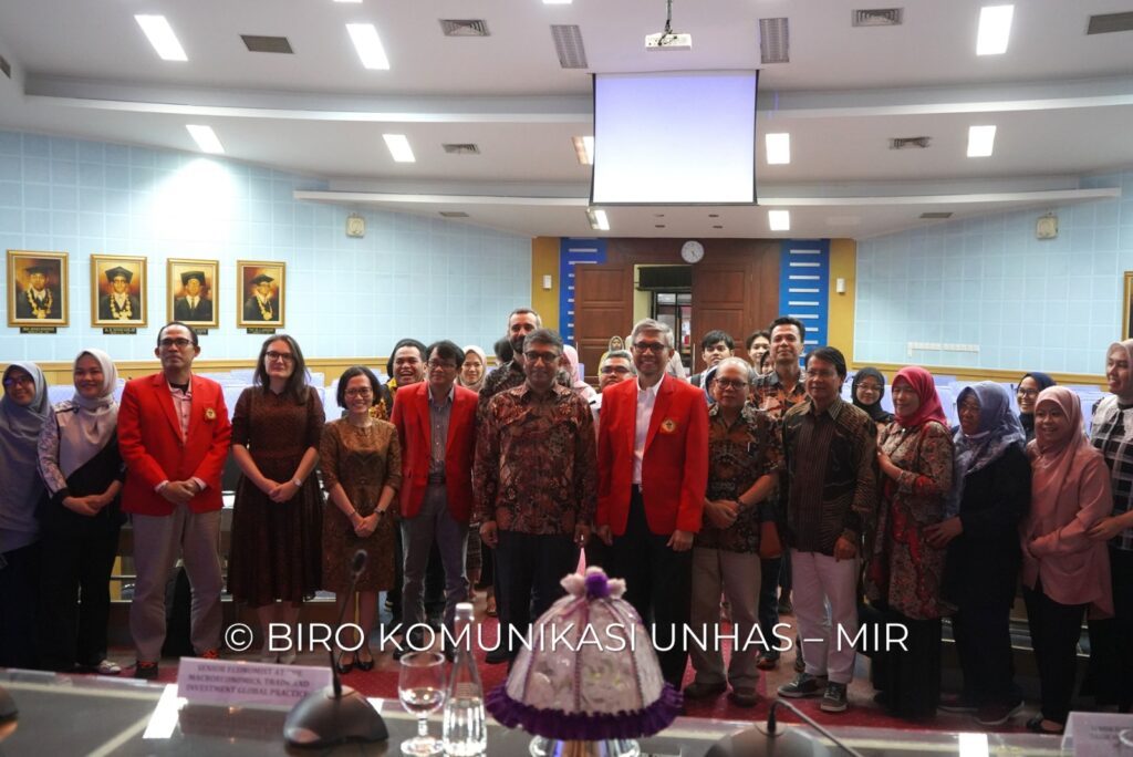 Unhas dan World Bank Gelar Diskusi Publik Bahas Pertumbuhan dan Transformasi Ekonomi 4