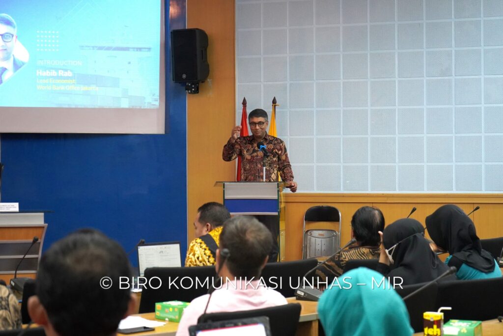 Unhas dan World Bank Gelar Diskusi Publik Bahas Pertumbuhan dan Transformasi Ekonomi 4