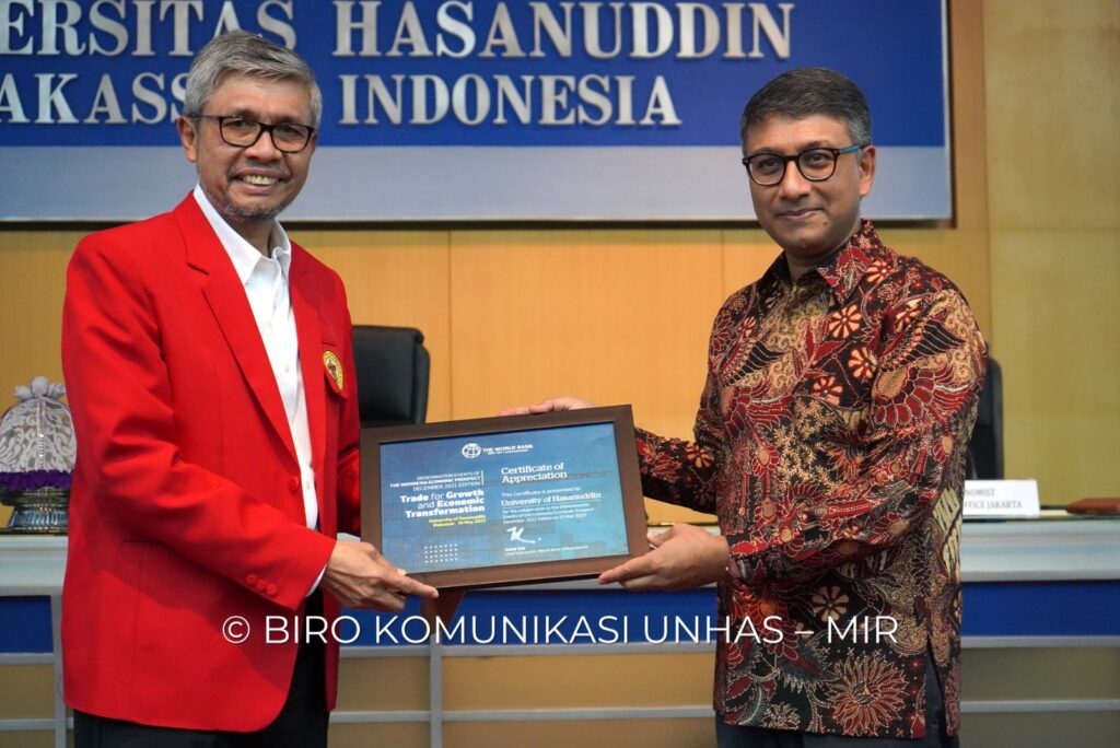 Unhas dan World Bank Gelar Diskusi Publik Bahas Pertumbuhan dan Transformasi Ekonomi 4