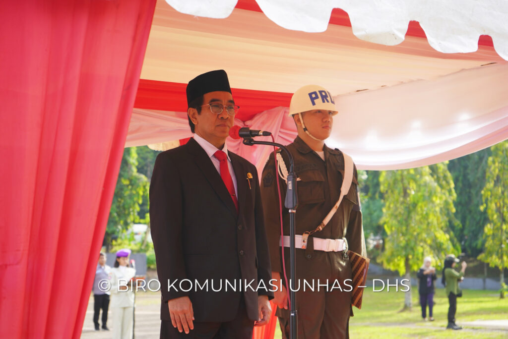 Rektor Unhas Pimpin Upacara Hari Pendidikan