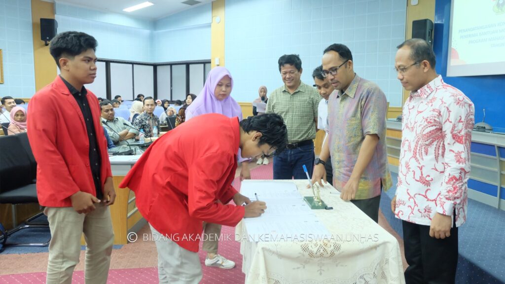 Kemahasiswaan Unhas Lakukan Penandatanganan Kontrak Bantuan Modal Usaha ke 554 Mahasiswa PMW