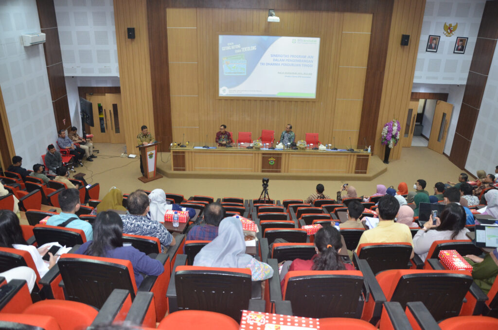 Kuliah Umum FK Unhas Sinergitas Program Jaminan Kesehatan Nasional dalam pengembangan Tridarma