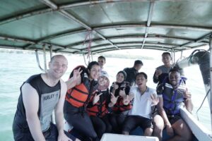 Unhas Perkenalkan Budaya Maritim pada 47 Peserta International Culture Program 2023