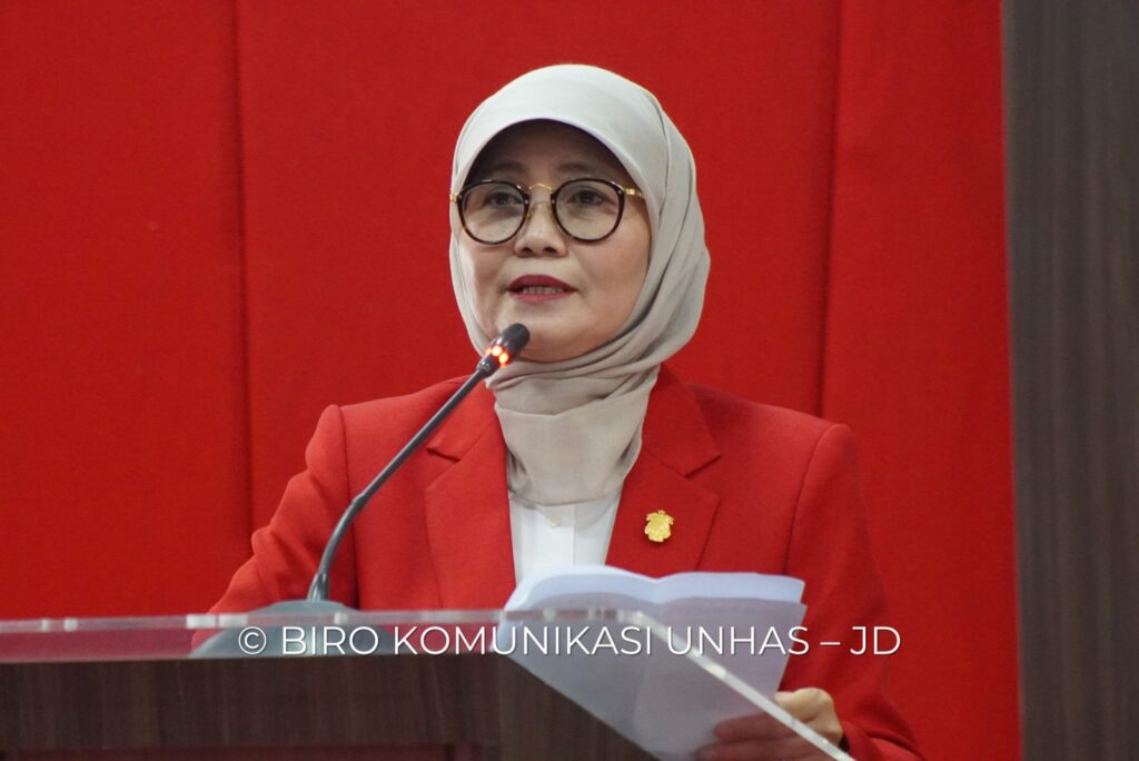 Wakil Rektor Bidang SDM, Alumni dan Sistem Informasi memberikan welcoming speech pada kuliah umum bersama Unicef