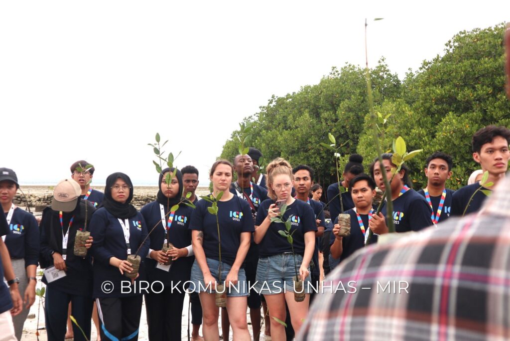 Penanaman Magrove Peserta ICP