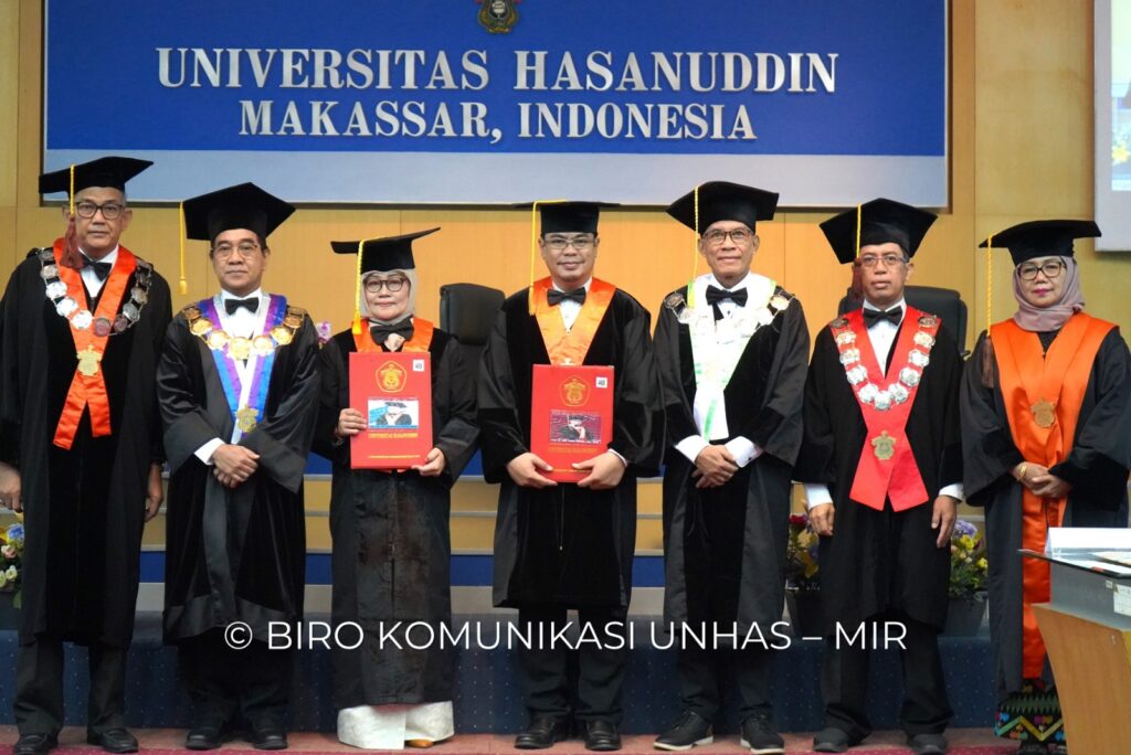 Unhas Kukuhkan Dua Guru Besar Baru pada Fakultas Ilmu Sosial dan Ilmu Politik