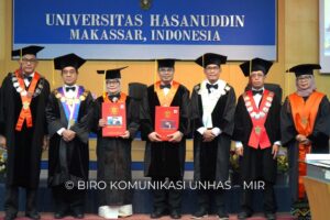 Unhas Kukuhkan Dua Guru Besar pada Fakultas ISIPOL
