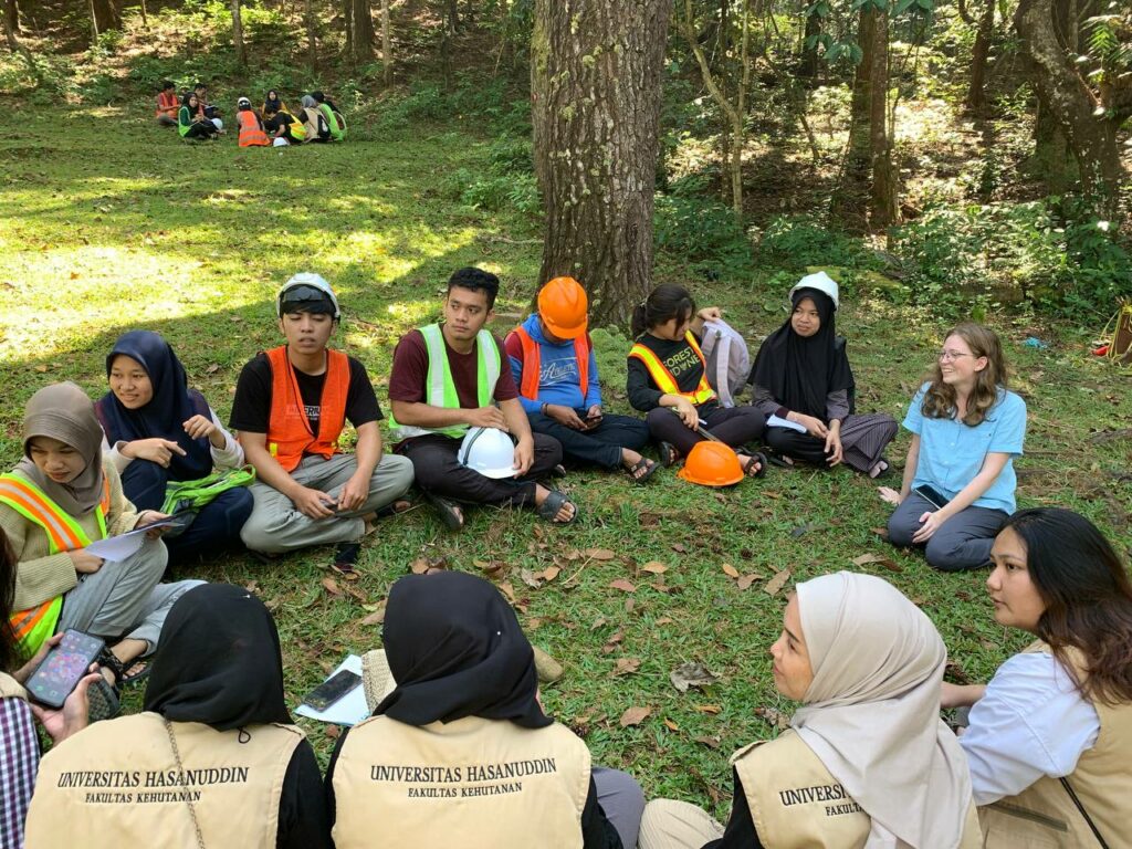 Fakultas Kehutanan Unhas Kolaborasi University of Hawaii Manoa Gelar Kuliah Umum Bahas Politik Ekologi