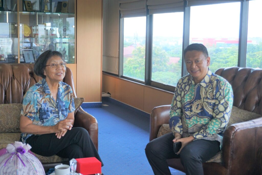 Rektor Unhas Terima Secara Resmi Dosen dan Mahasiswa dari University of Hawaii Manoa