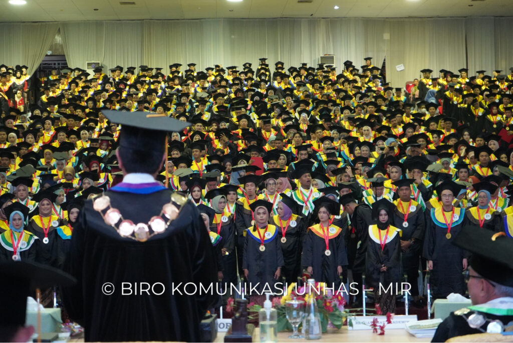Rektor Unhas Mewisuda 1.208 Lulusan Baru Periode Juni 2023