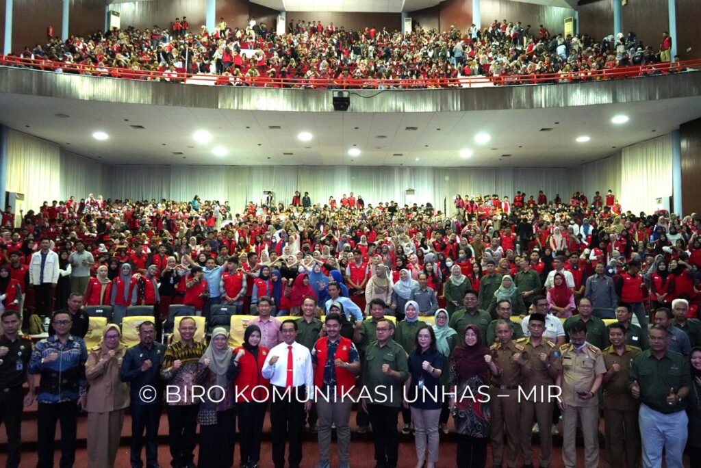Rektor Unhas Resmi Lepas 3.715 Mahasiswa KKN Gelombang 110