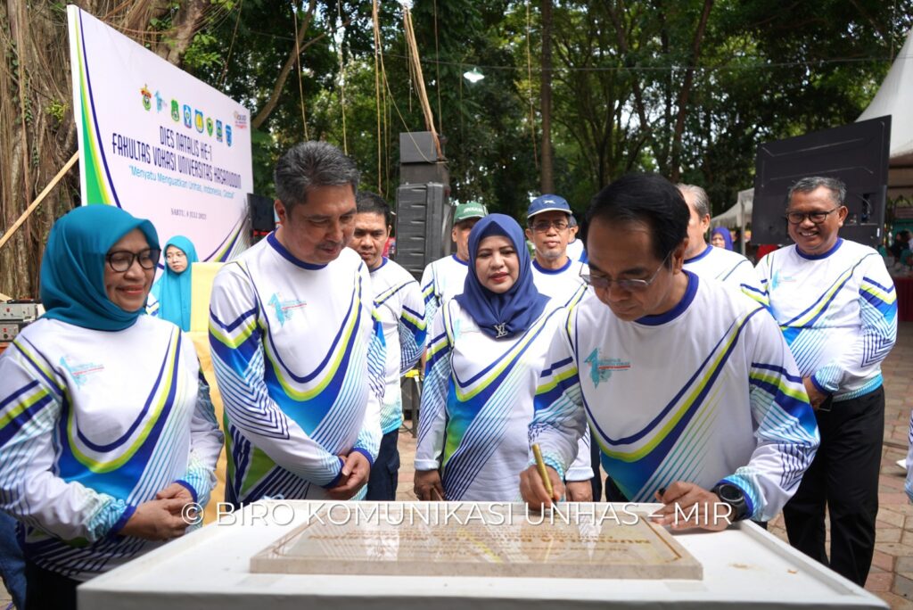 Dies Natalis Pertama Vokasi Unhas, Tandatangani MOU Dengan Lima Mitra dan Luncurkan Majalah “Voice”