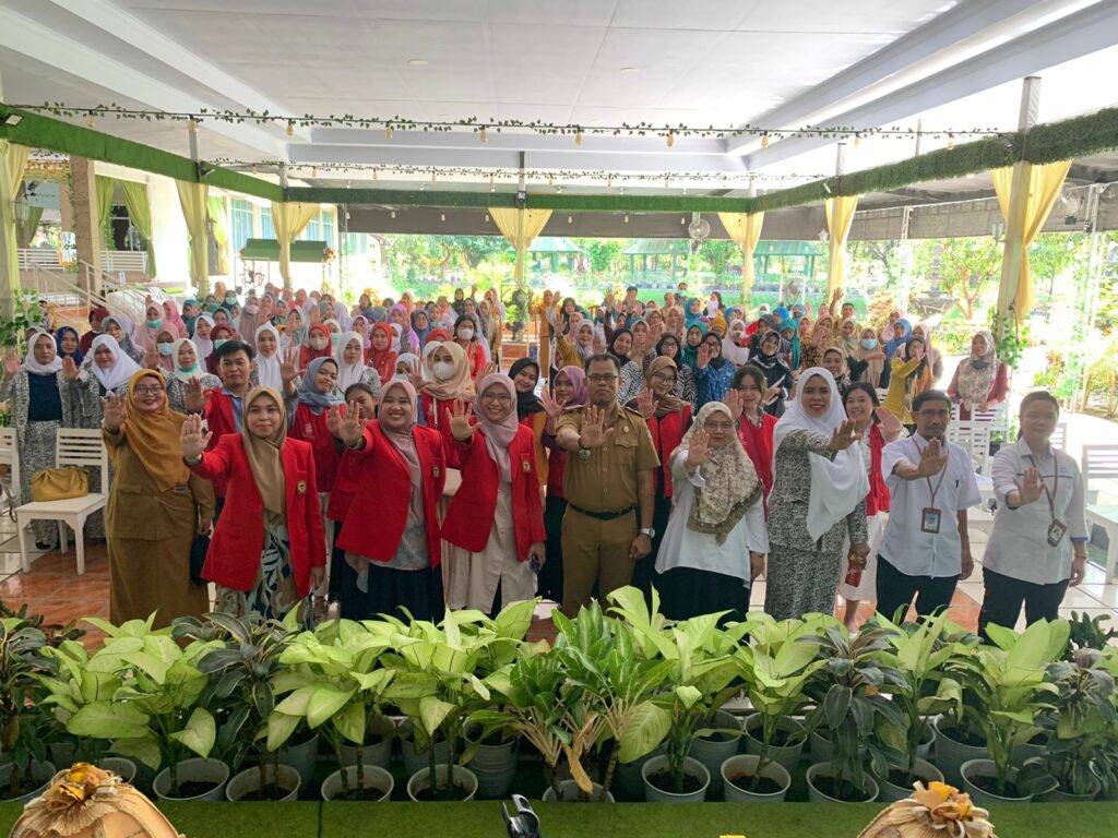 Rangkaian Dies Natalis Ke-67 Unhas, FKep Unhas Lakukan Program Inisiasi Pencegahan Stunting di Kabupaten Pangkep