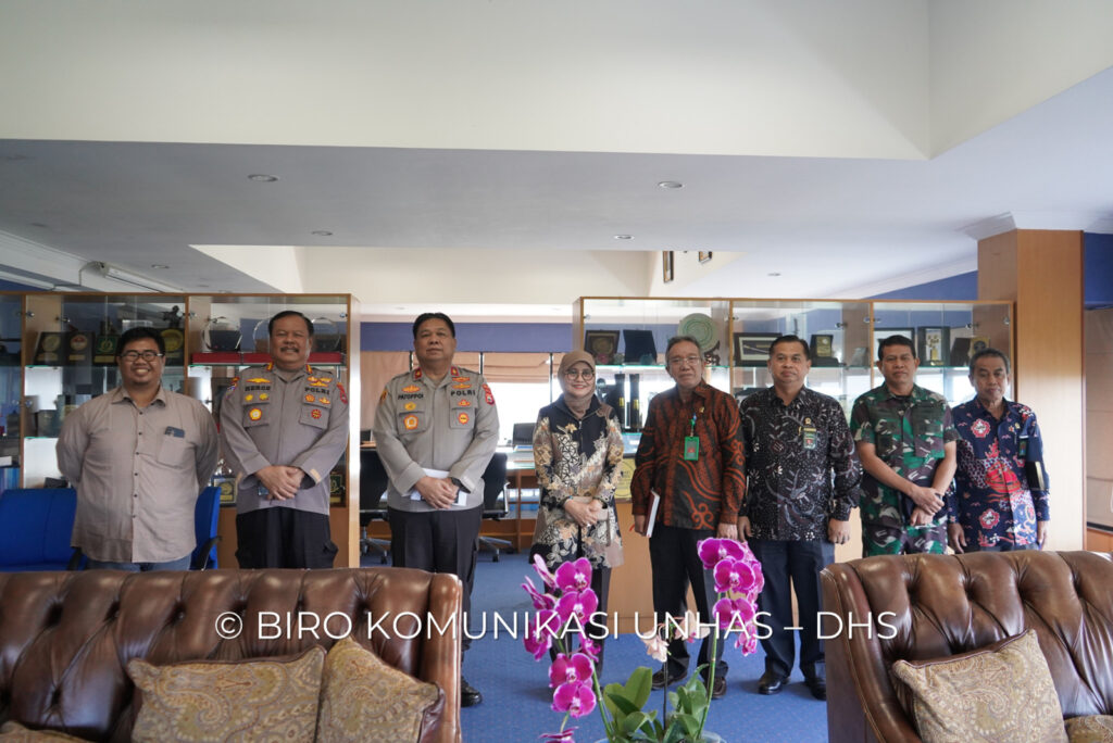 Unhas dan Kemenko Polhukam Beri Sosialisasi Bahaya Modus Online Scam Bagi Calon Pekerja Migran Indonesia 3 (2)