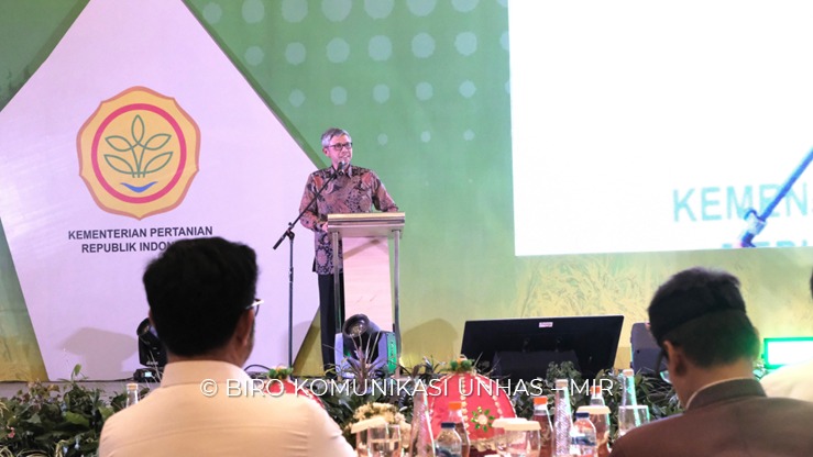 Sekretaris Unhas mewakili Rektor memberikan sambutan pada launching BUPK