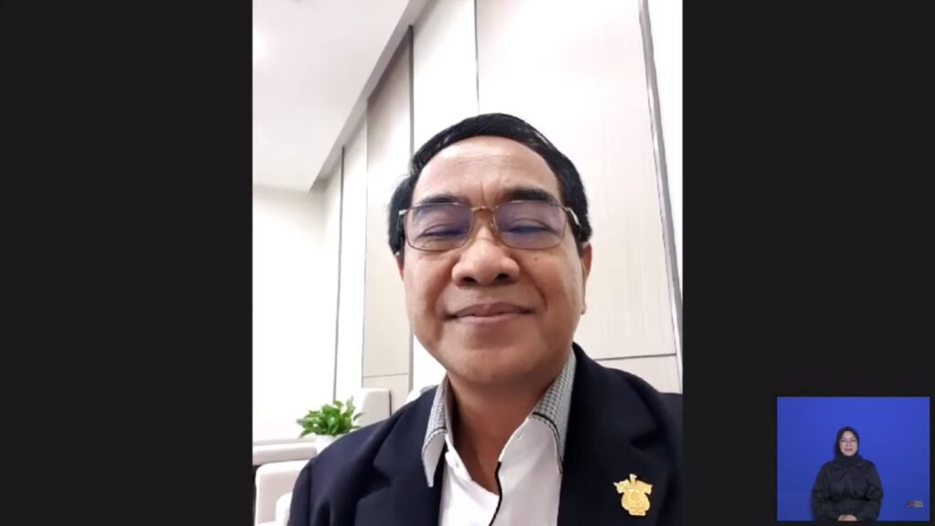 Rektor Unhas memberikan sambutan pada AHEC Webinar Series
