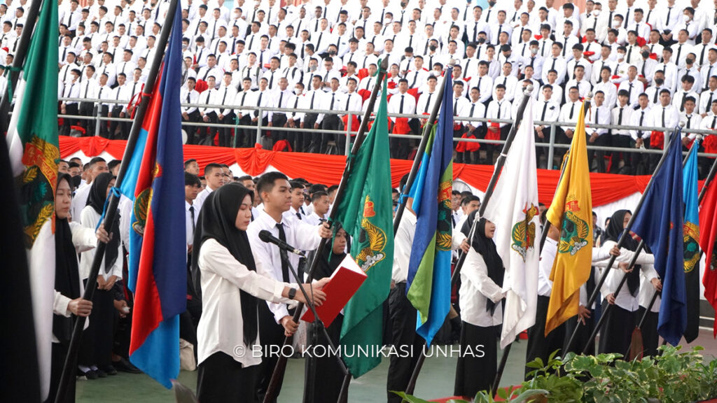 Di Hadapan 8.724 Mahasiswa Baru, Rektor Unhas Satukan Semangat Berprestasi