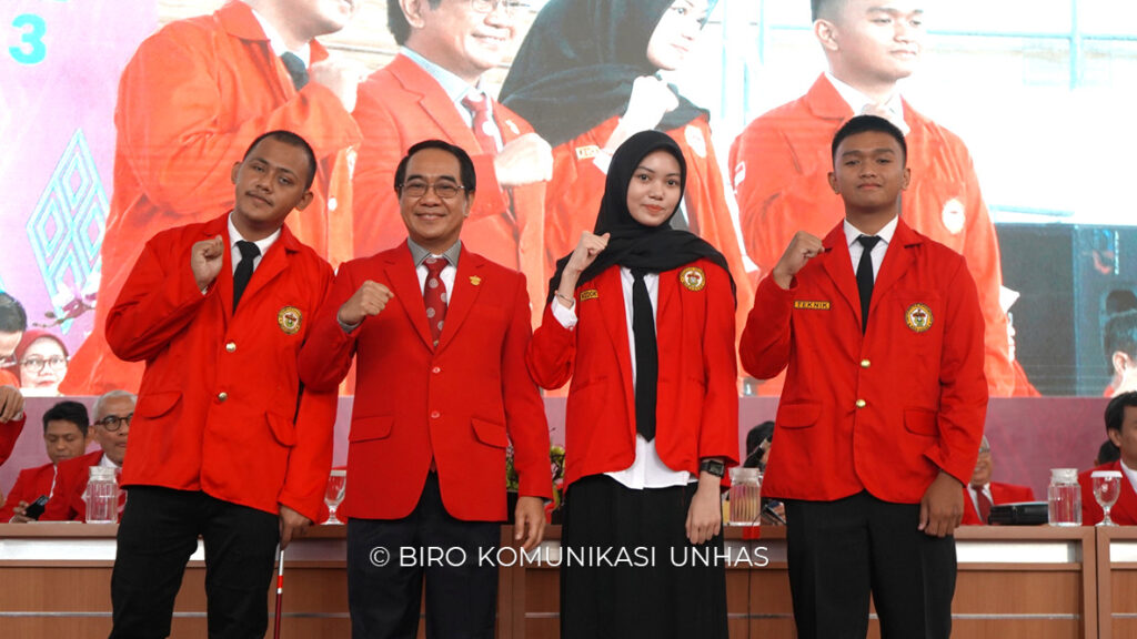 Di Hadapan 8.724 Mahasiswa Baru, Rektor Unhas Satukan Semangat Berprestasi