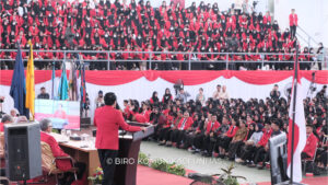 Di Hadapan 8.724 Mahasiswa Baru, Rektor Unhas Satukan Semangat Berprestasi