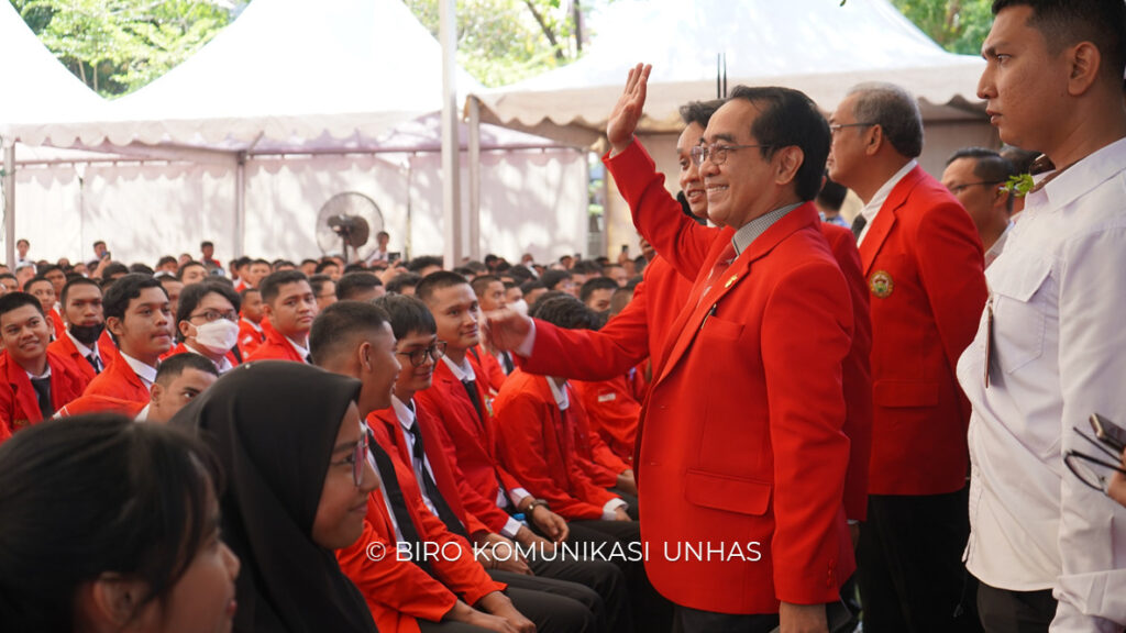 Di Hadapan 8.724 Mahasiswa Baru, Rektor Unhas Satukan Semangat Berprestasi