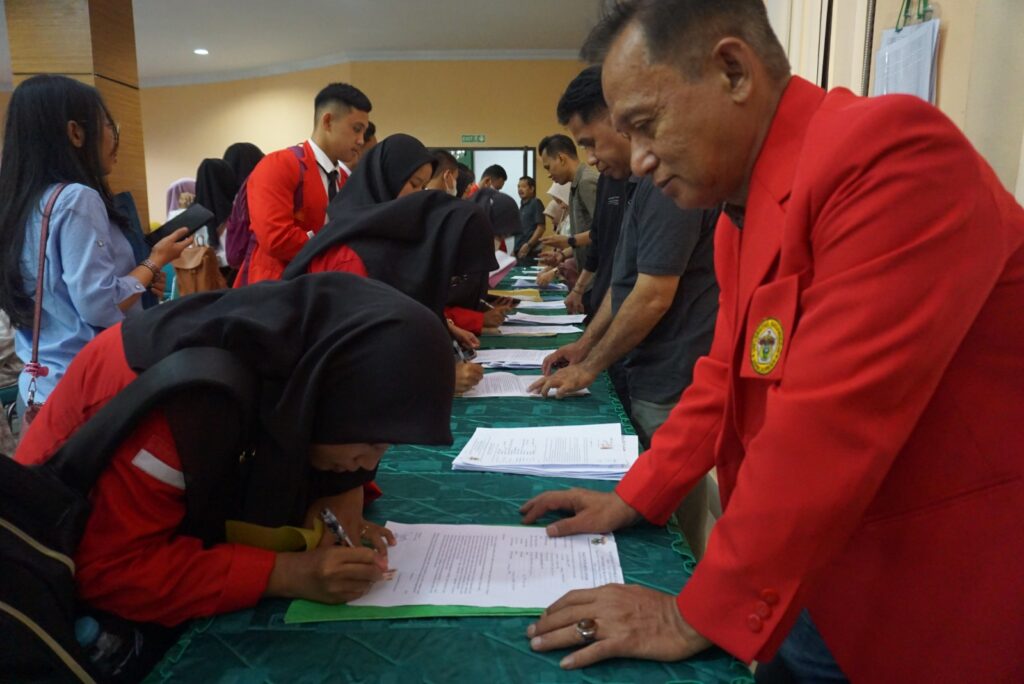 Penandatanganan Pakta Integritas Mahasiswa Baru Fakultas Kehutanan Universitas Hasanuddin Tahun 2023