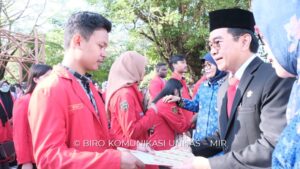 Unhas Serahkan Beasiswa Dana Abadi Kepada 120 Mahasiswa