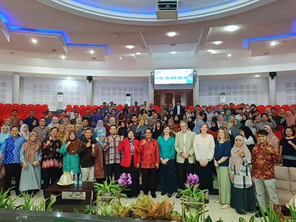 Program Fisioterapi Gelar International Symposium