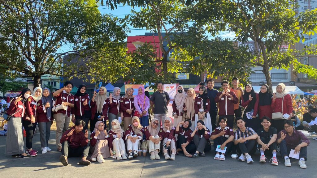 FKG Unhas Sosialiasasi Pengenalan Bahan Kesehatan Bidang Kedokteran Gigi kepada Masyarakat Kota Makassar