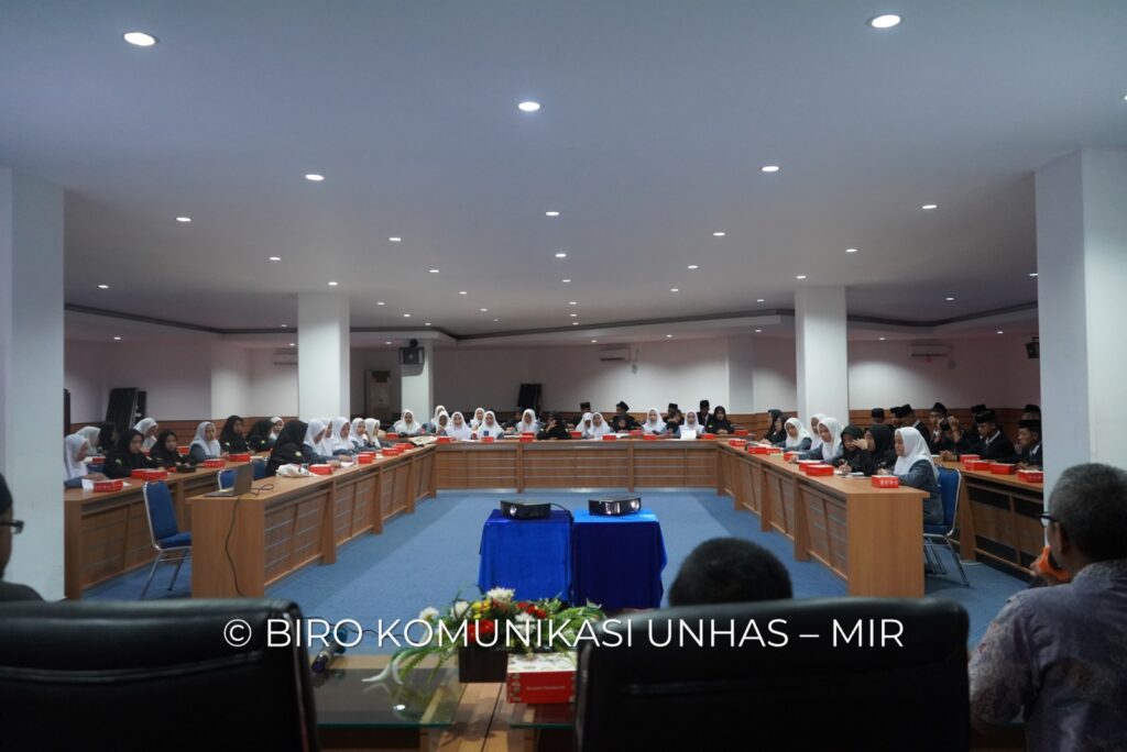 Perkenalkan Dunia Kampus, Unhas Terima Kunjungan 86 Siswa SMA/MA Rahmatul Asri Enrekang
