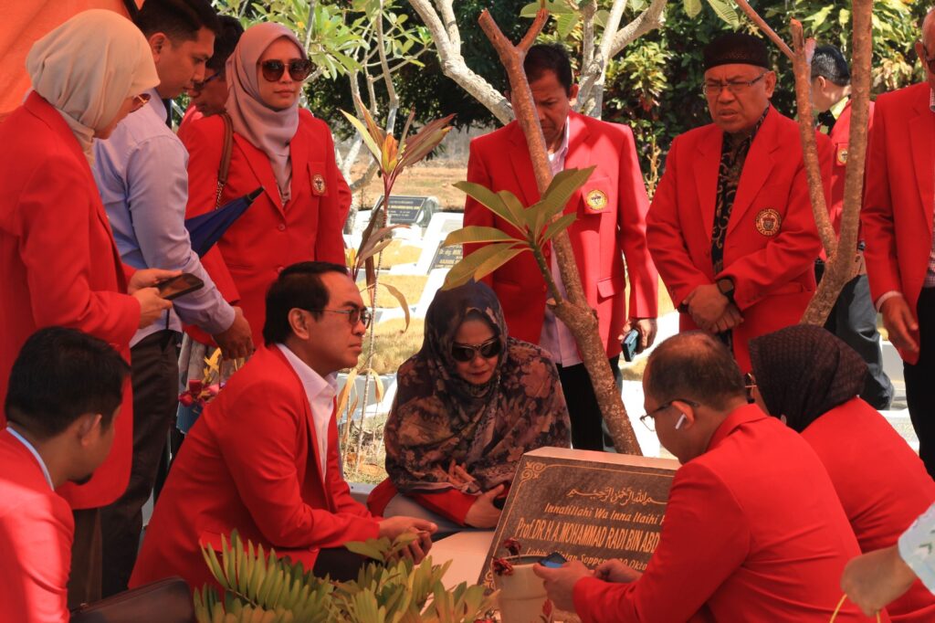 Rangakaian Dies Natalis Ke-67, Sivitas Akademika Ziarah Makam Sultan Hasanuddin