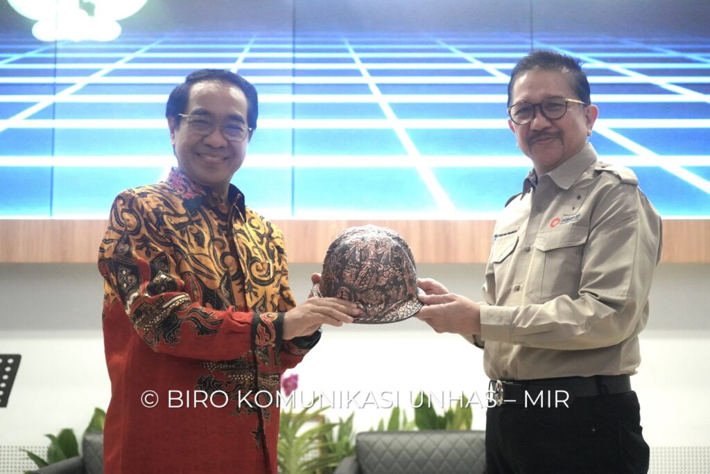 Presiden Direktur PT. Freeport Indonesia Tony Wenas Berikan Motivasi Kepemimpinan Bagi Mahasiswa Unhas