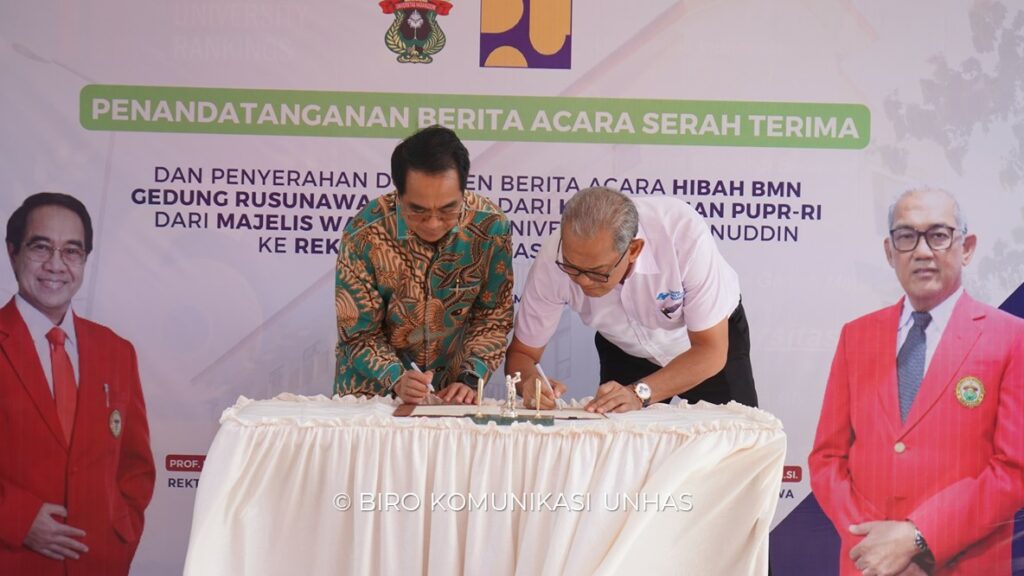 Rektor Unhas Terima Hibah BMN Gedung Rusunawa oleh Ketua MWA dari Kementrian PUPR RI