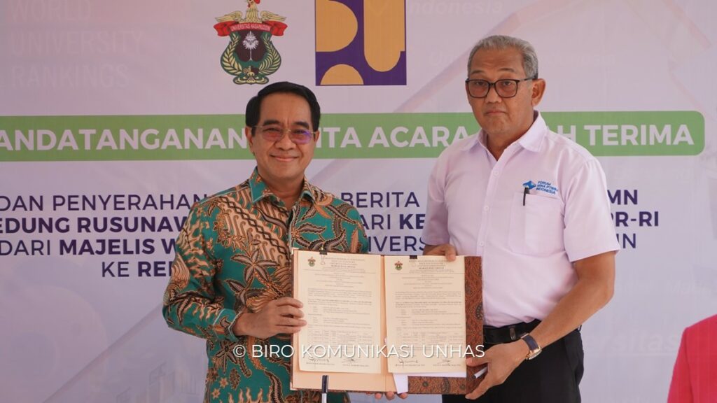Rektor Unhas Terima Hibah BMN Gedung Rusunawa oleh Ketua MWA dari Kementrian PUPR RI