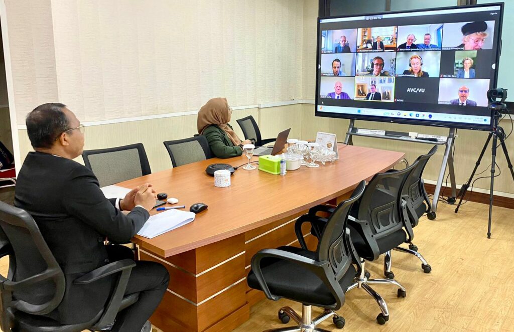 Berperan sebagai co-promotor, Wakil Rektor Bidang Akademik dan Kemahasiswaan hadir pada PhD Defense Salem Alkaabi, Vrije Universiteit Amsterdam