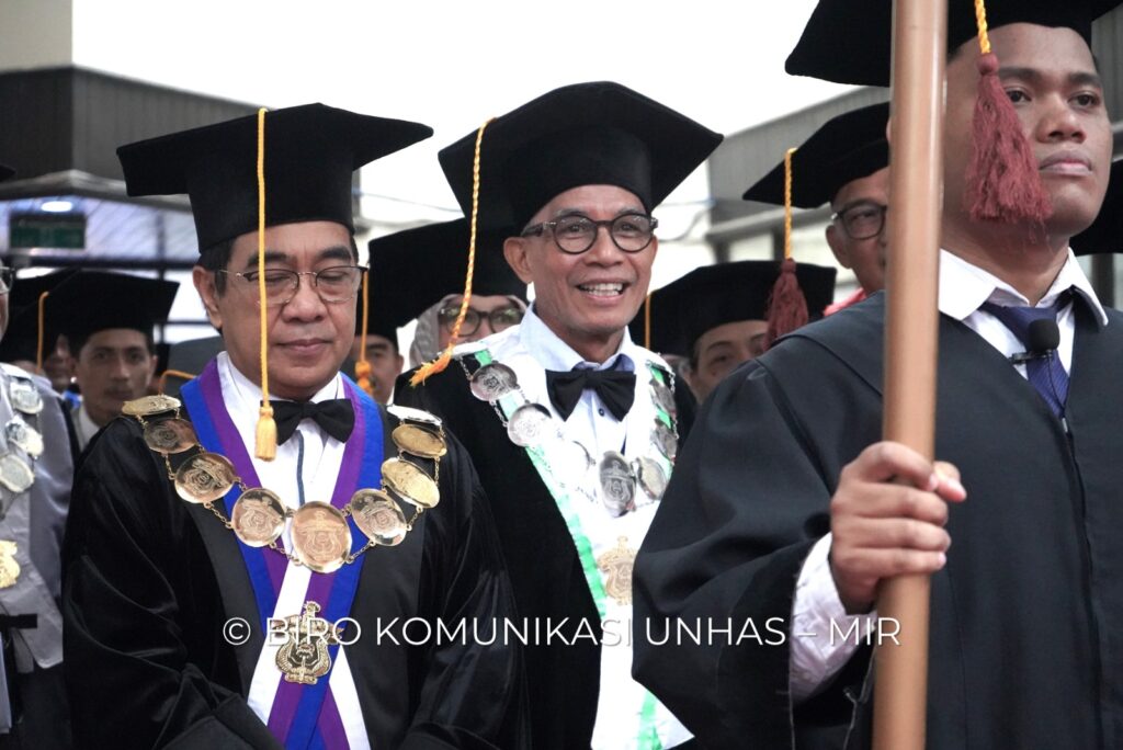 Lagi, Tiga Guru Besar Unhas Dikukuhkan di Bidang Ilmu Geofisika/Geomorfologi, Bidang Ilmu Akuntansi Manajemen, dan Bidang Sistem Informasi Perikanan Tangkap