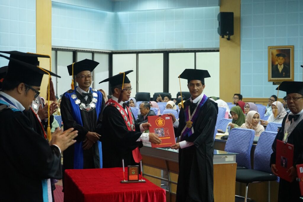 Lagi, Tiga Guru Besar Unhas Dikukuhkan di Bidang Ilmu Geofisika/Geomorfologi, Bidang Ilmu Akuntansi Manajemen, dan Bidang Sistem Informasi Perikanan Tangkap