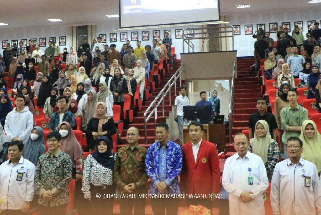 Di Unhas, Sekjen Kemenaker Paparkan Kebijakan dan Tantangan Ketenagakerjaan di Era Kekinian