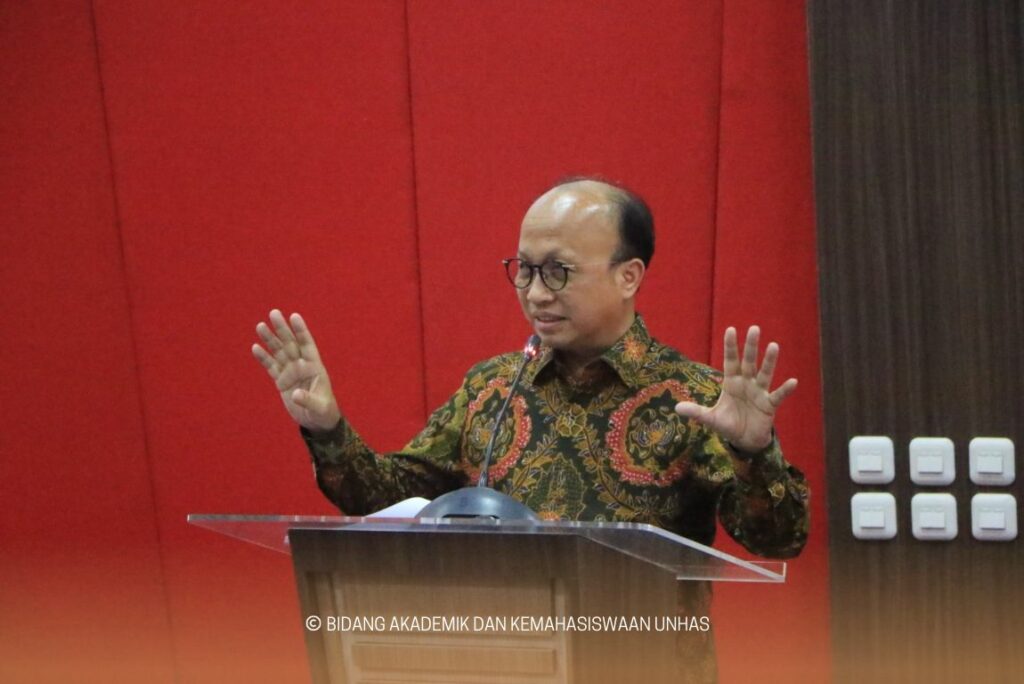 Di Unhas, Sekjen Kemenaker Paparkan Kebijakan dan Tantangan Ketenagakerjaan di Era Kekinian