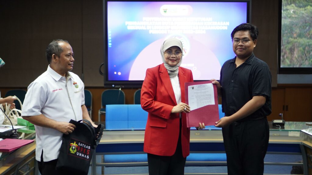 Penyerahan Surat Keputusan Bagi 11 Duta Pencegahan Kekerasan Seksual Lingkup Unhas Periode 2023-2024